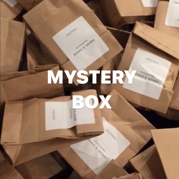 SOLD OUT ❌ LARGE CURATED BOX 📦📦📦📦 - Picture 2 of 3